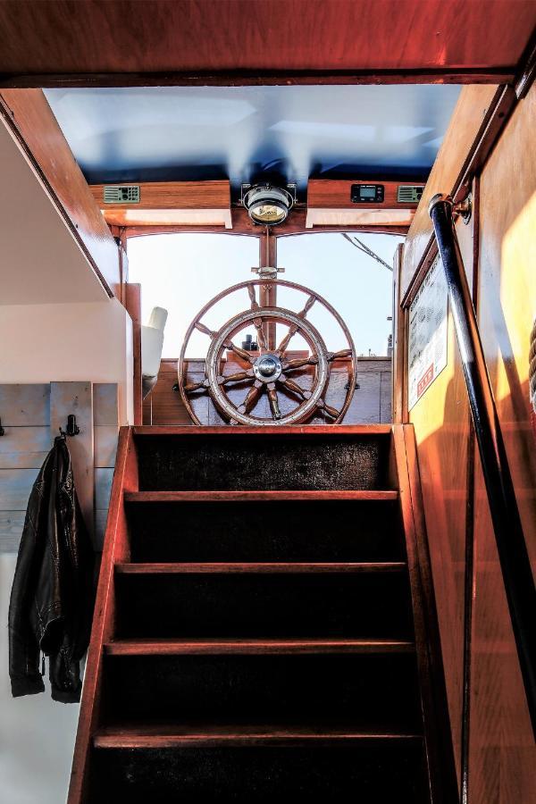 Bed & Breakfast Woonschip Robbedoes