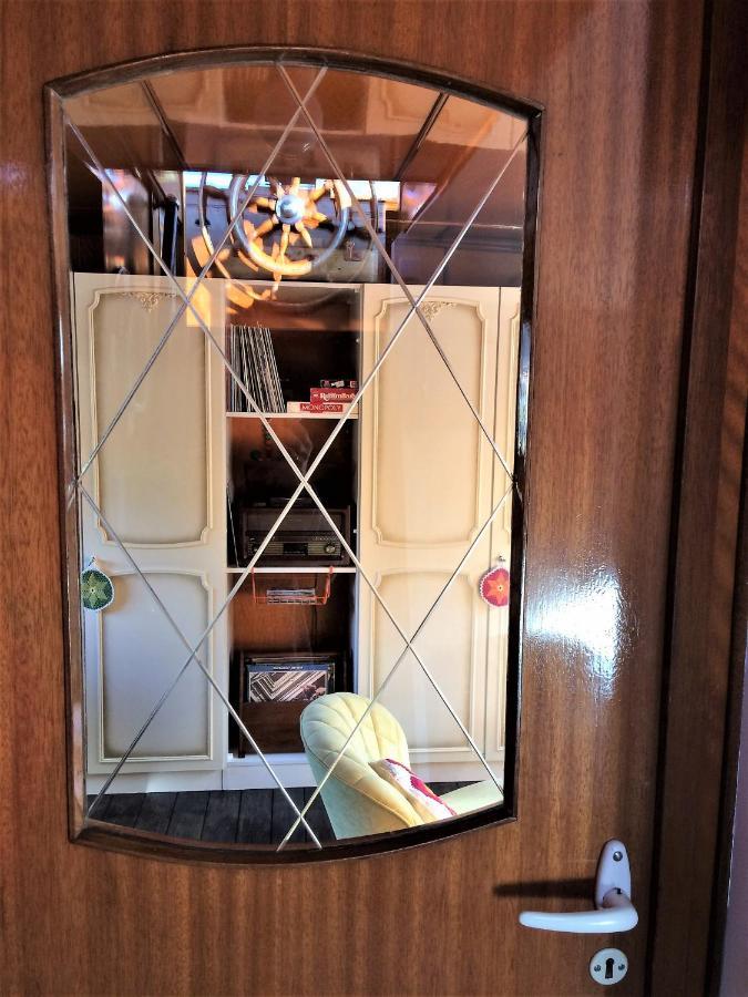 Bed & Breakfast Woonschip Robbedoes *