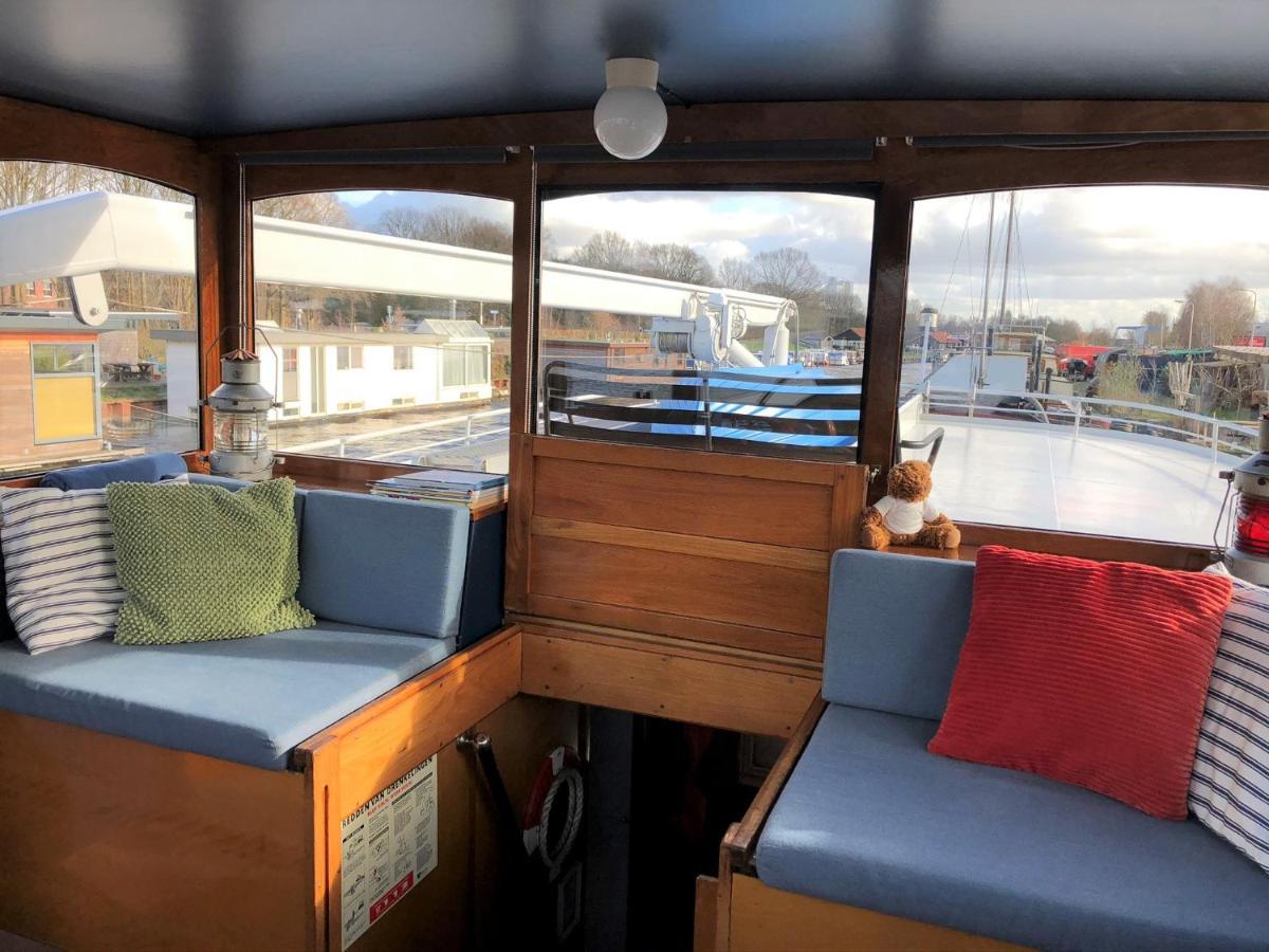 Woonschip Robbedoes Bed & Breakfast *