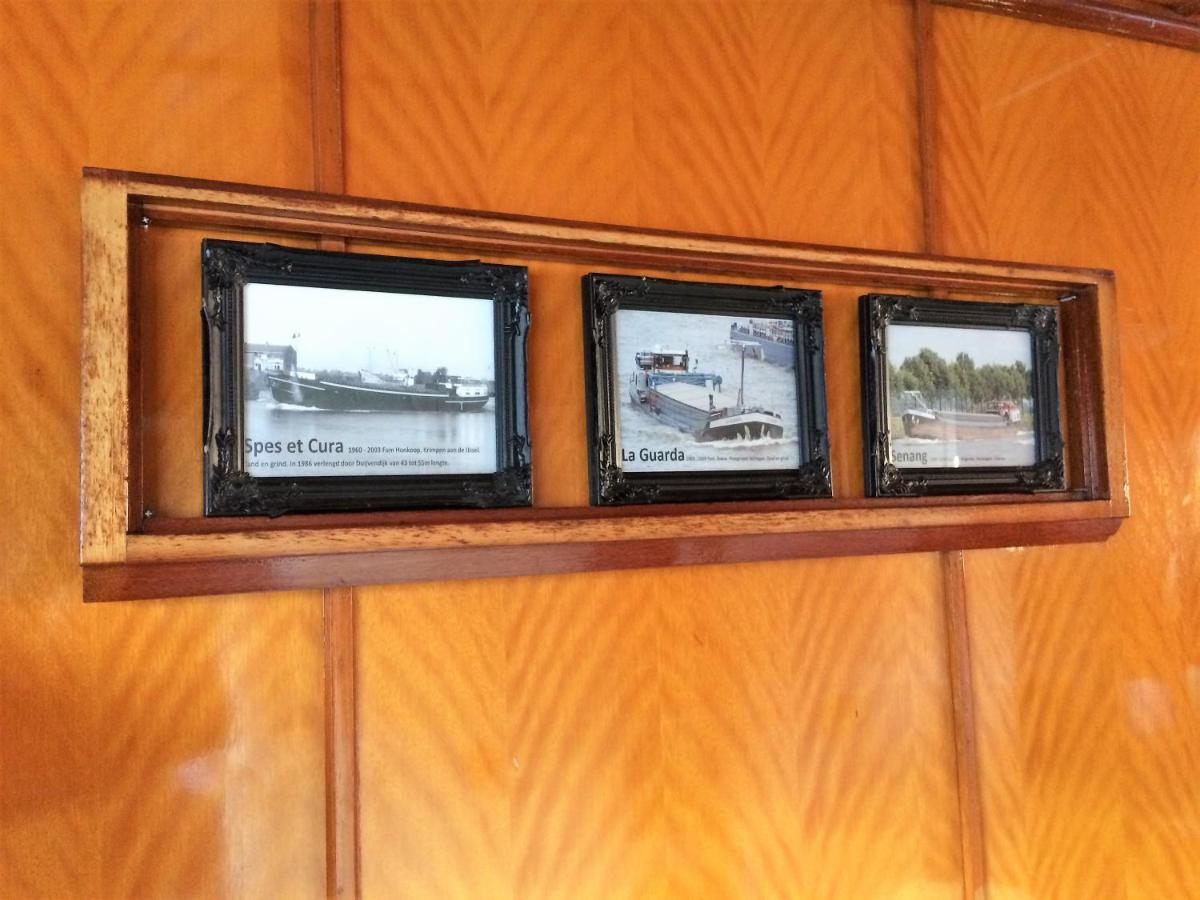 Woonschip Robbedoes Bed & Breakfast